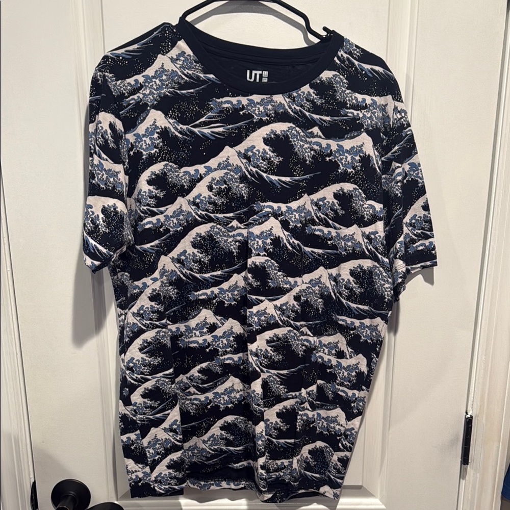 Uniqlo Hokusai Tee.